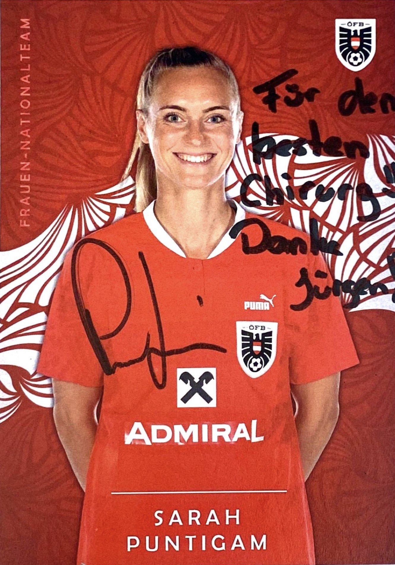 Autogrammkarte von Sarah Puntigam mit Widmung